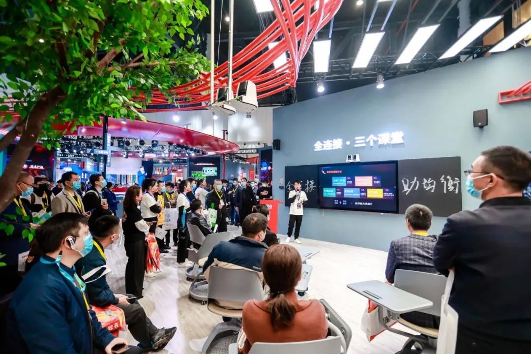 奧威亞獨(dú)家冠名第80屆教裝展，“全連接”理念驚艷登場(chǎng)