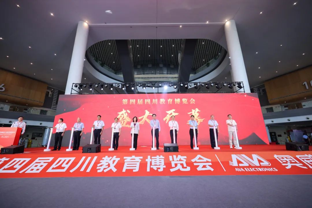 獨(dú)家冠名|奧威亞驚艷亮相四川教博會(huì)，AI閃耀蓉城