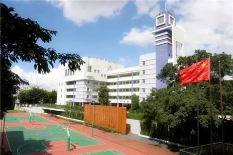 帶上移動錄播去辦畢業(yè)典禮和期末表彰大會，全校2000名師生就都能看直播！